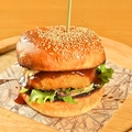 料理メニュー写真&nbsp;海老カツバーガー/鯛釜めし　各
