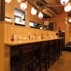 お一人様のサク飲みやデートに最適なカウンター席。