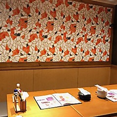 少人数での飲み会や女子会などにもおすすめです。当店は誕生日や記念日などのお祝いサプライズも可能なので、女子会でのご利用にも最適でございます！特別な日に思い出に残る一日をお過ごしください♪※要予約。詳細は店舗にお問い合わせください。