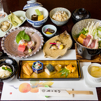 四季の移ろいを感じられる「季節懐石」もございます。