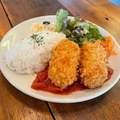 カニクリームコロッケ(紅ズワイガニ入　トマトバターソース）