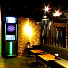 2名様~少人数で気軽にお酒を飲みながらプレイ可能なお席です!カーテンで仕切れば2組がプレイできて、半個室としてご利用いただけます◎飲み放題&投げ放題付きのコースもご用意しておりますので心置きなくダーツをお楽しみ下さい♪