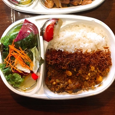 ラム＆鶏挽肉、ひよこ豆のドライカレー弁当