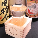 日本酒なども豊富に取り揃えております