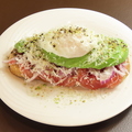 料理メニュー写真&nbsp;アボガト生ハムエッグトースト