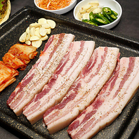 自慢の韓国料理をお楽しみくださいませ!