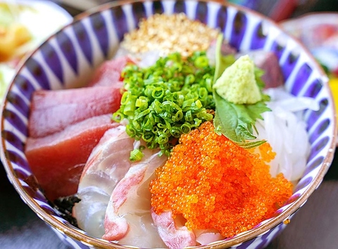 山芋とろろをぶっかけて、きはちの海鮮丼！