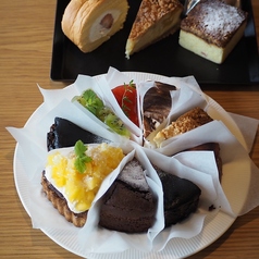 地元土山のほうじ茶や抹茶を使ったケーキやスイーツ