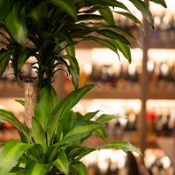 バリエーション豊富なワインを眺めながらのご宴会が◎