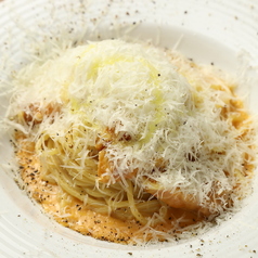 Pasta 新鮮な卵と削りたてパルミジャーノ＆ペコリーノチーズのカルボナーラ