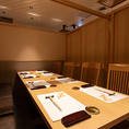 季節の移ろいを感じる清々しい個室はご会食やご接待に最適。2名様から、こだわりの和個室空間にご案内いたします。