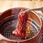 熱々の焼肉は一口食べるとその美味しさにヤミツキに！絶品のタレに絡めてお召し上がりください♪