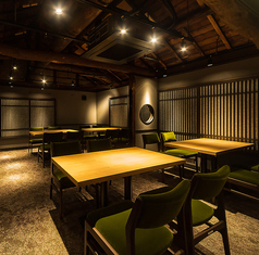 2階は貸し切りも可能です。16名様~20名様までのご利用が可能です。ご利用の際は、お店にご連絡ください。
