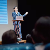 【講演会・セミナーの開催もご相談を】小規模から大規模まで、各種講演会を開催することが可能です。一番大きい会場ではスクール形式で108名様を収容可。お越しになられたお客様へのお食事・お飲み物のご提供も可能ですので、お気軽にご相談ください。