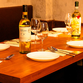 誕生日や記念日など、特別な日にも使いやすい落ち着いた雰囲気が魅力です。料理とワインをゆっくり楽しみながら、思い出に残る時間を過ごせます。派手すぎない空間だからこそ、大人のお祝いに最適です。