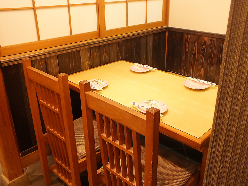 小型個室,テーブル席も完備♪【籠り屋】は様々なシチュエーションにご対応させて頂きます♪
