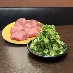 山盛りネギの上タン塩