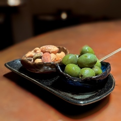 Olive & Nuts