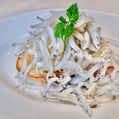 釜揚げしらす・自家製リコッタチーズブルスケッタ