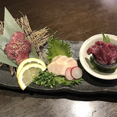 桜ユッケ/赤身馬刺し　各