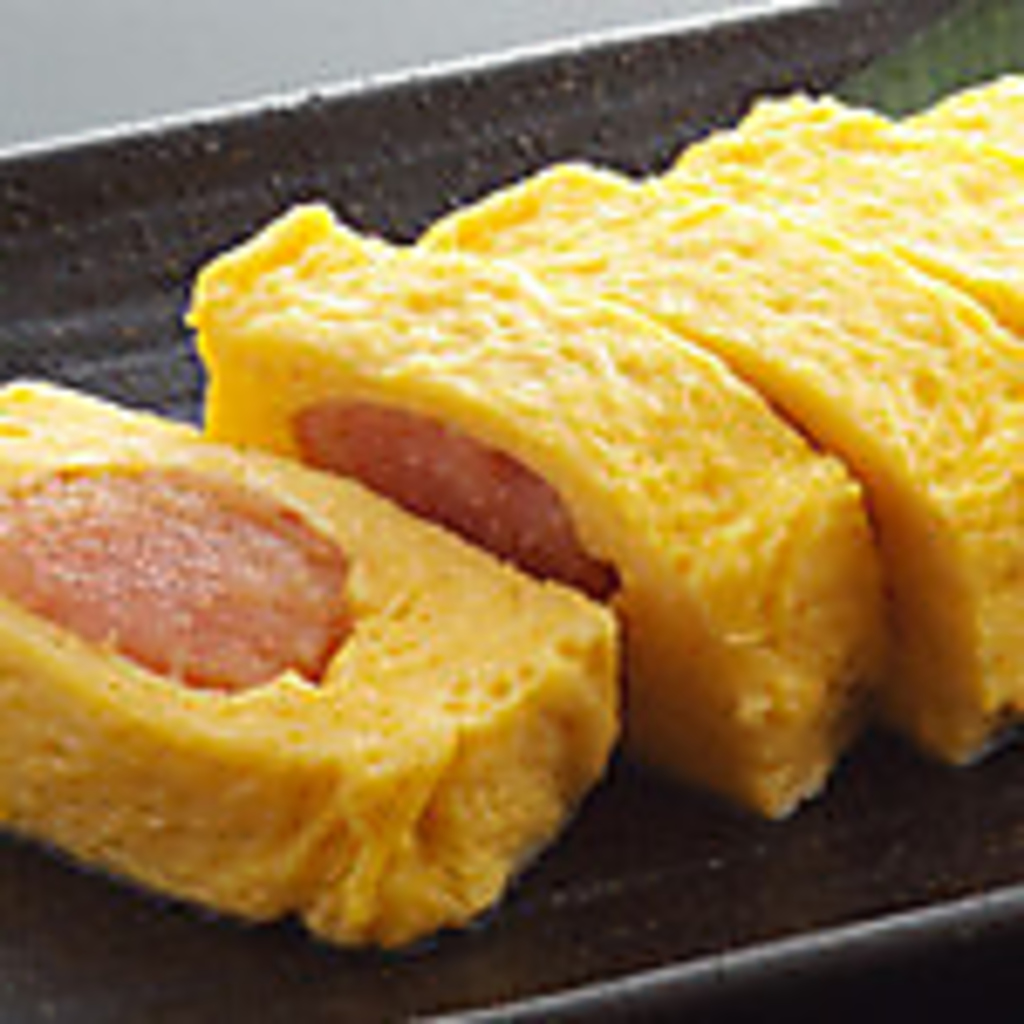 ふわふわジューシーなだし巻き卵に、やまや自慢の明太子を丸ごと包み込んだ贅沢で大人気な博多の逸品