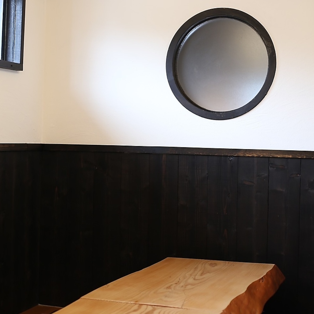 和を感じられる、落ち着いた雰囲気の店内