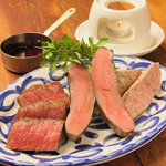 厳選したA5ランクの特選赤身肉が楽しめます。おすすめの一品です。