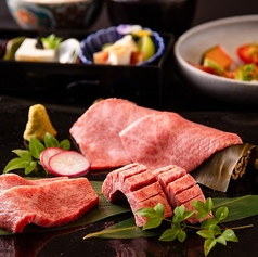 焼肉を会席仕立てで優雅に味わう