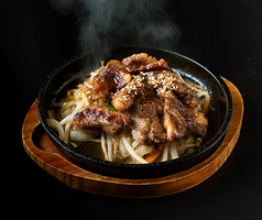 和牛中落カルビ鉄板