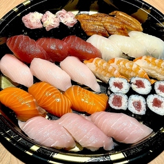 おまかせにぎり寿司24貫(8種×3)と細巻のセット