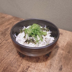 九条ネギとごま油香る釜揚げしらす丼