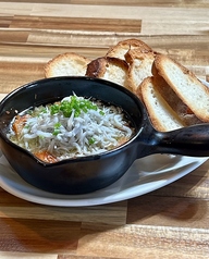 釜揚げしらすとドライトマトのアヒージョ(バケット付き)