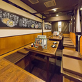 【4名様掛けボックス席×10】アットホームな雰囲気で使いやすいお席です。普段の食事から特別な宴会まで、幅広いシーンに対応しています。お友達との楽しい時間や、家族での食事にぴったり◎