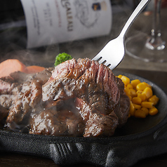 【各種宴会に】最高の黒毛和牛と美味しいワインを楽しめる飲み放題付きコースは8,800円〜!!の写真