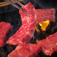 部位ごとに最適な厚みでカット！熟成肉の旨味を香ばしく