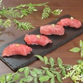 料理メニュー写真 肉寿司　1貫