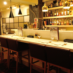 カウンターはカップルシート風。同性のお客様はもちろん、お1人様でもご利用いただけます。