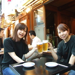 春～秋にかけては外の席も大人気！！開放的な気分で疲れをいやすのも有ですね。