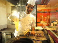 本格インド料理の一つ一つが料理人の手作りです。