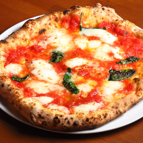 薪窯で焼く香り高いピザが美味しい本格、カジュアルイタリアンです♪