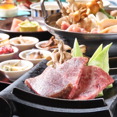 地元の魅力ある食材をふんだんに使った郷土色豊かなお料理をご提供いたします。