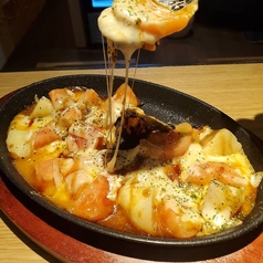 トマトとジャガイモのチーズ鉄板