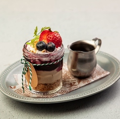 紅茶とベリーの瓶詰めレアチーズケーキ