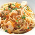 料理メニュー写真 博多ふくや明太子と魚介のスパゲッティ　イクラを添えて　