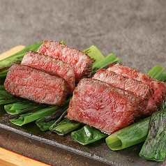 黒毛和牛 サーロイン・赤身肉の溶岩ステーキ2種食べ比べ