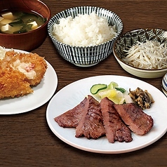 牛たん焼きとカニクリームコロッケ定食