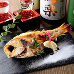 料理長おすすめメニュー の焼魚も豊富♪ 脂ののった柔らか白身は日本酒にピッタリです。