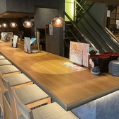 ゆったり座れるカウンター席16席、1名差歓迎!