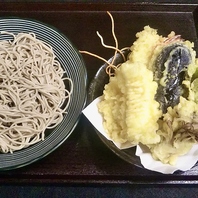 こだわりの蕎麦は北海道産石臼挽き粉の自家製麺です。