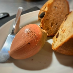 鶏レバームースといちじくパン